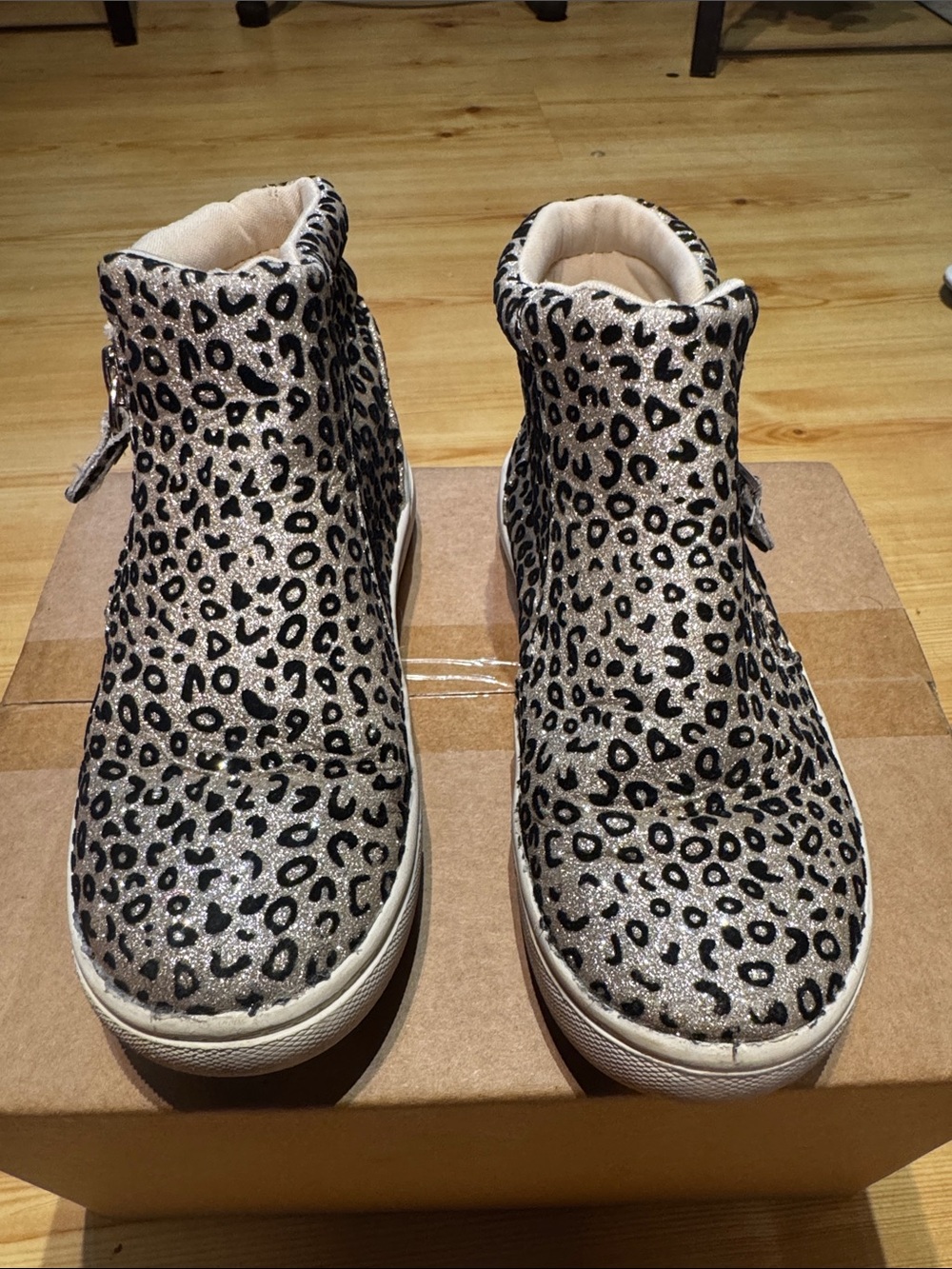 cupcakes & cashmere Kids Leopard Glitter High-Top Sneakers - Silver/Black
